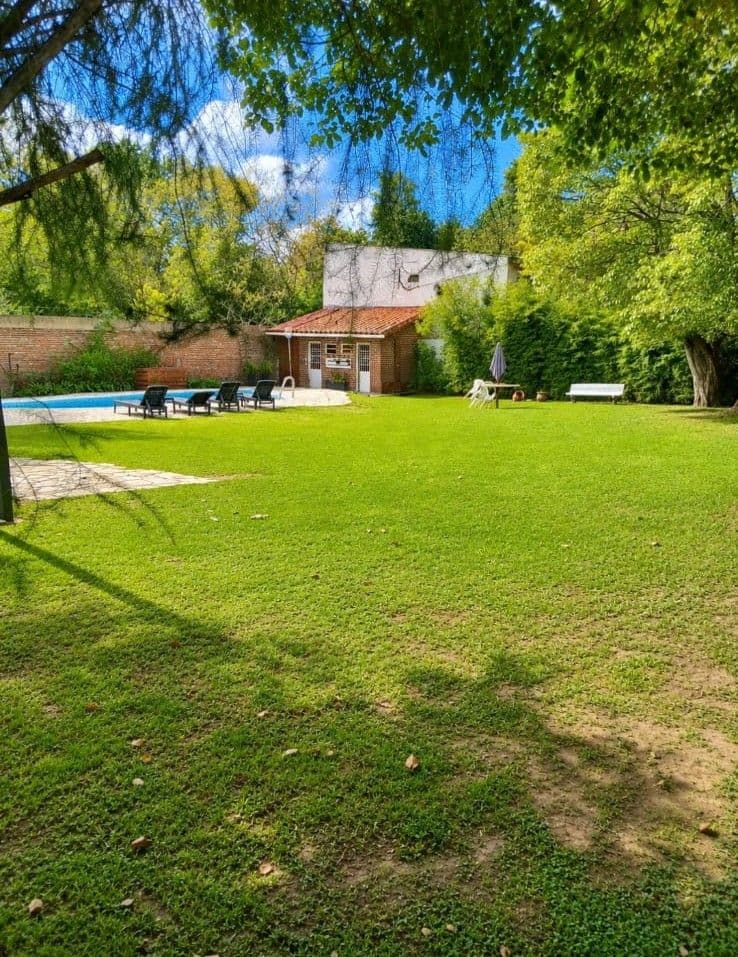 Quinta con parque pileta y reposeras
